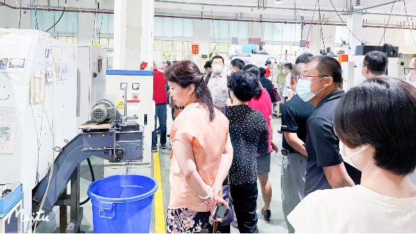 中國儀器儀表協(xié)會(huì)蒞臨九環(huán)機(jī)電參觀考察